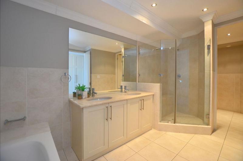 2 Bedroom Property for Sale in Bloubergstrand Western Cape